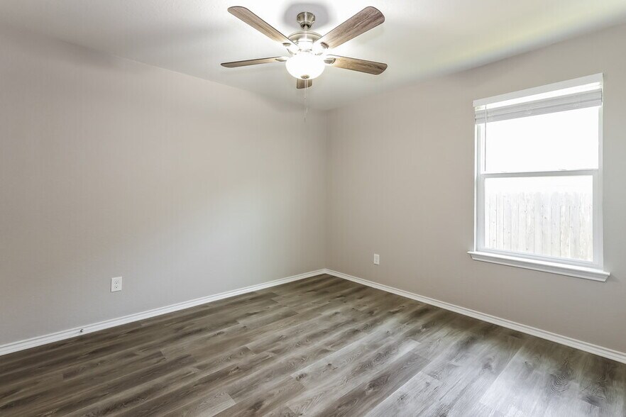 Building Photo - 1711 Emerald Edge