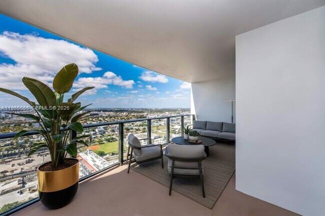 Building Photo - 1600 NE 1st Ave