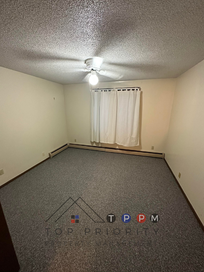 Building Photo - 1 Bedroom | 1 Bathroom Unit in Charles Cit...