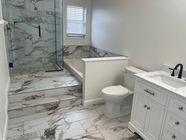 Building Photo - Beautiful 2 Bed, 1.5 Bath Townhome on the Edge of the Desirable Hill Neighborhood Available for Rent