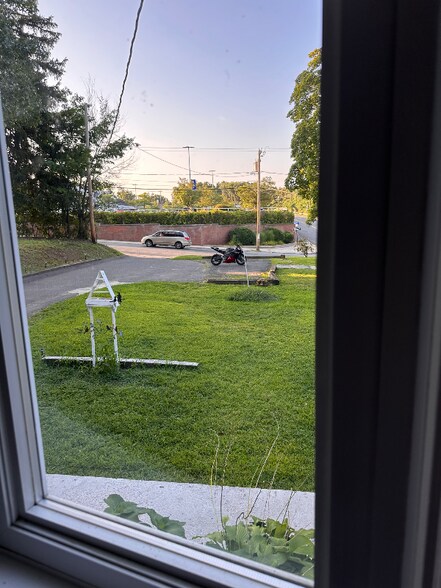 Building Photo - 676 Hampden St