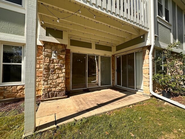 Building Photo - 263 Southwick Ct
