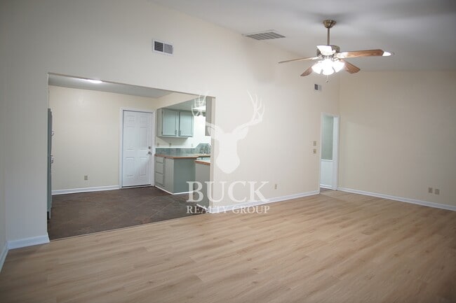 Building Photo - 1630 Kavel Dr