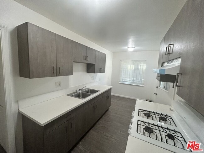 Building Photo - 10231 Darby Ave