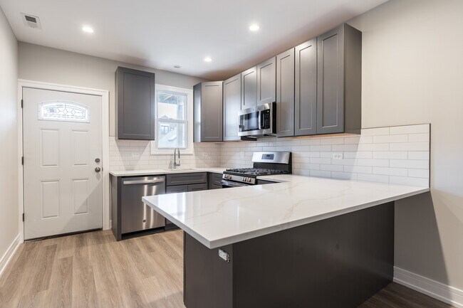 Building Photo - 1725 N Honore St