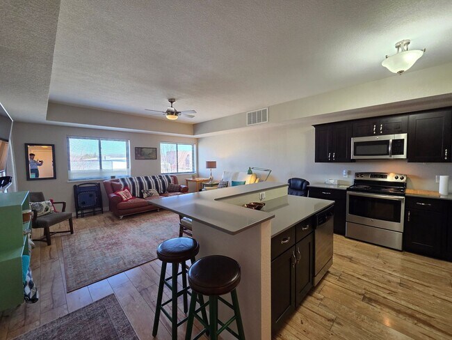 Building Photo - 221 E 5th St