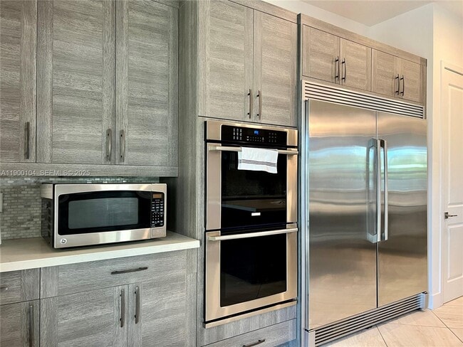 Building Photo - 11 NW 122nd Ave