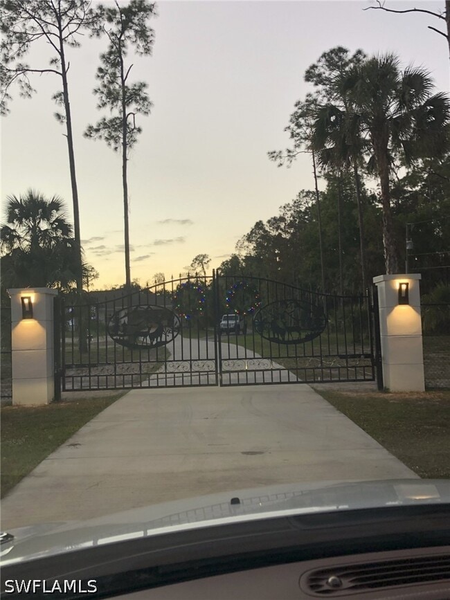 Building Photo - 721 Logan Blvd S