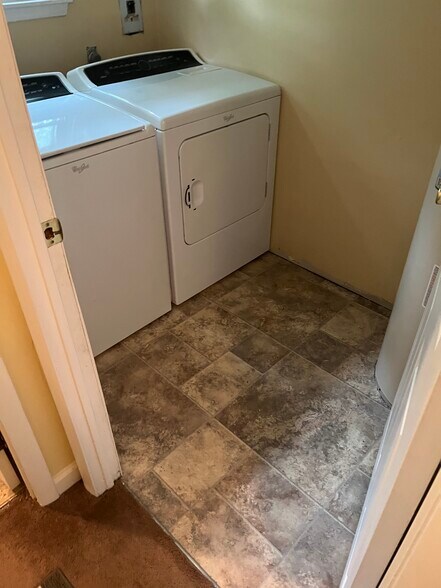 Laundry room: w/d hookups - 330 Garden Ave