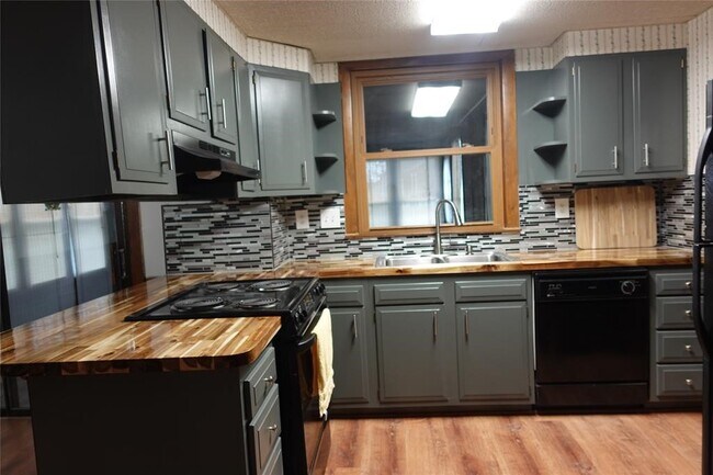 Building Photo - 304 Massachusetts Ave