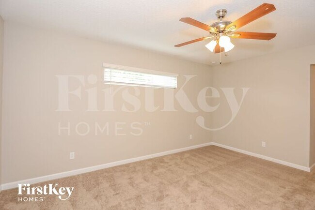 Building Photo - 1573 SW Bermel Ave