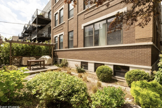 Building Photo - 4606 S Lake Park Ave