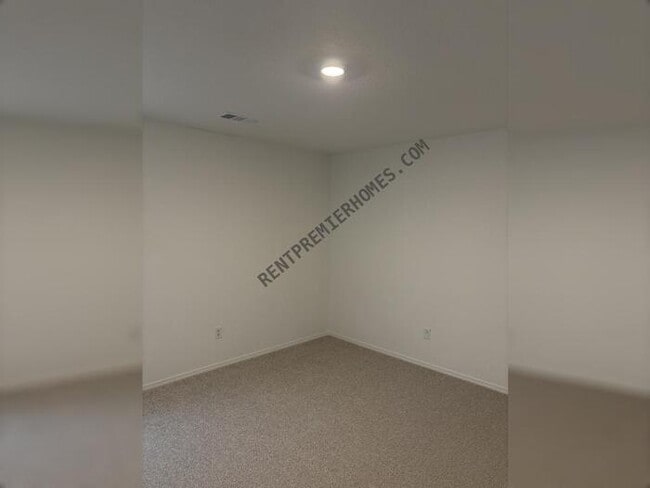 Building Photo - 43 Remington Ln