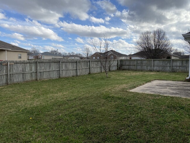 Building Photo - 911 SW Cheyenne Dr