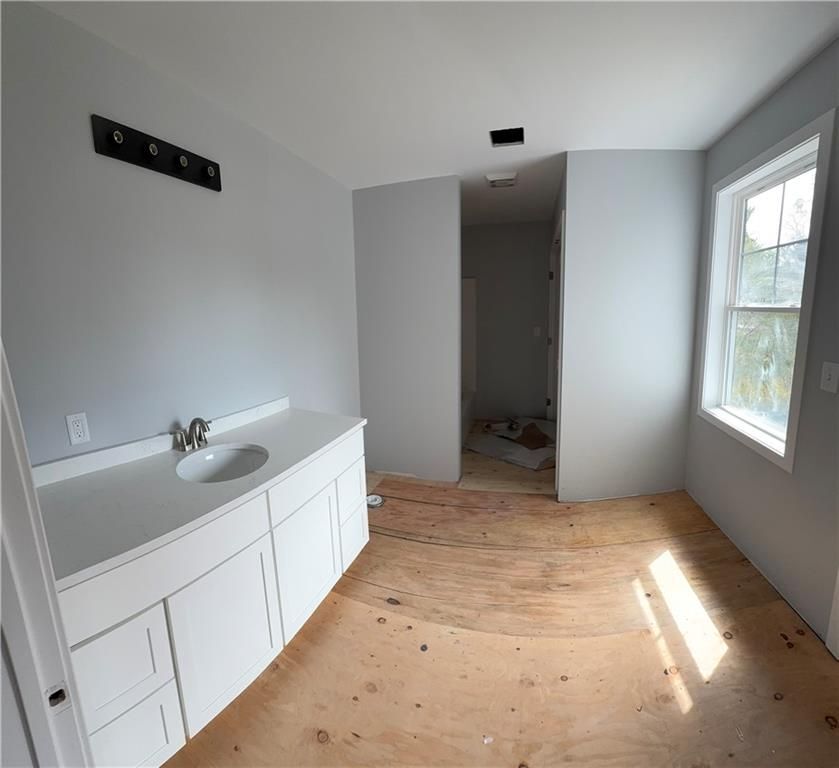 Building Photo - 124 Birch Swamp Rd