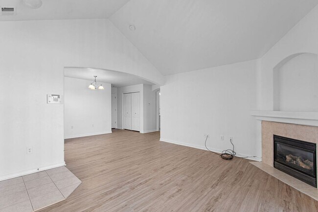 Building Photo - Students Welcome! Bright and Spacious 2-Bedroom, 2-Bath Condo in South Loveland