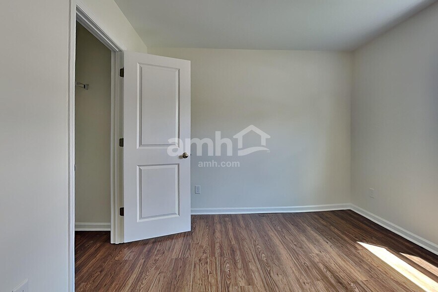 Building Photo - 125 Orion Way
