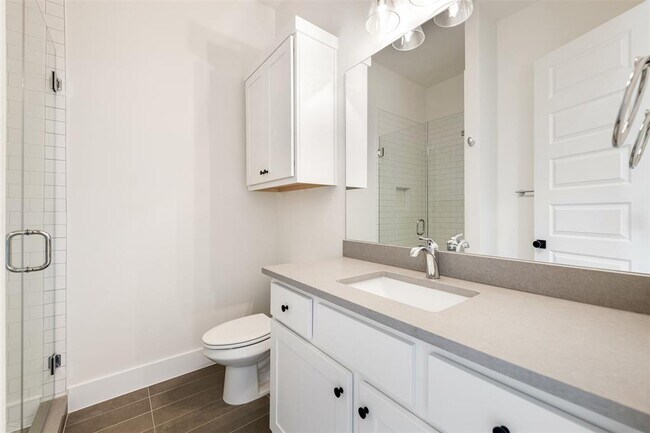 Building Photo - 304 East Dr