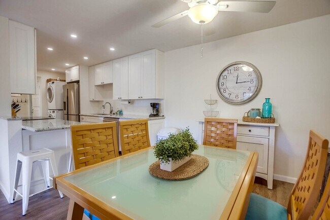 Building Photo - 453 S Sierra Ave