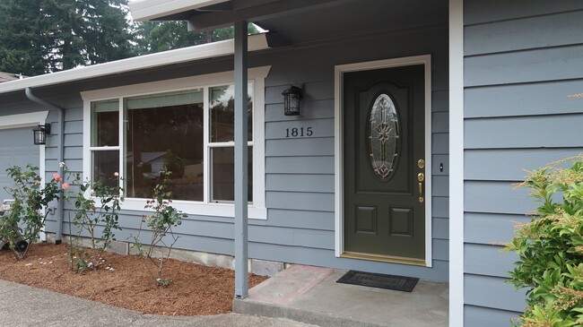 Building Photo - **PENDING** Perfect 4 Bed 2 Bath w/ Finish...