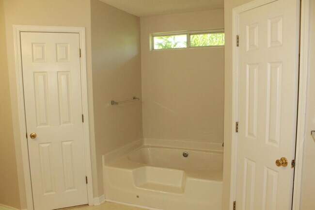 Building Photo - 1606 Trent St