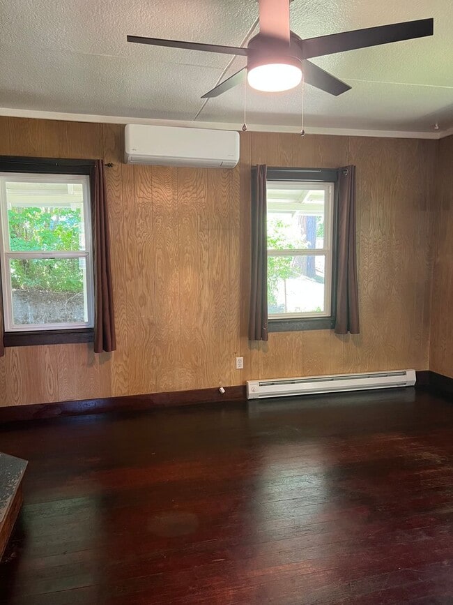 Building Photo - Pine Grove Home