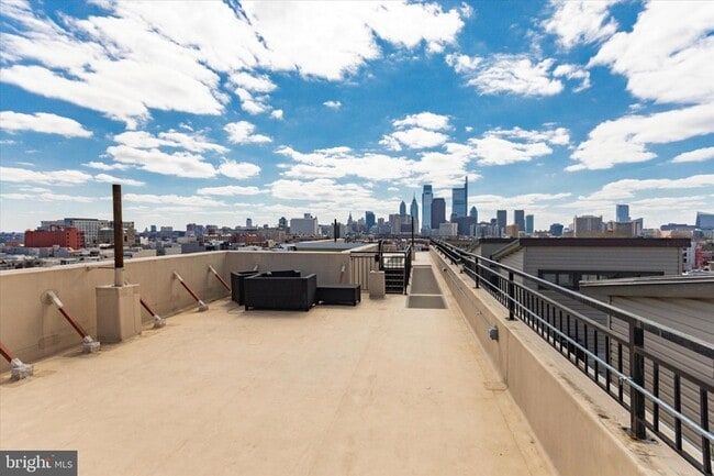 Building Photo - 1637 Poplar Street Unit S4