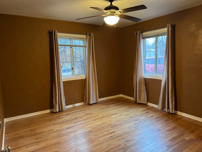 Building Photo - 2908 Monterey Ave SE