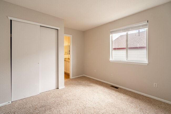 Building Photo - 2217 Ashwood Ln