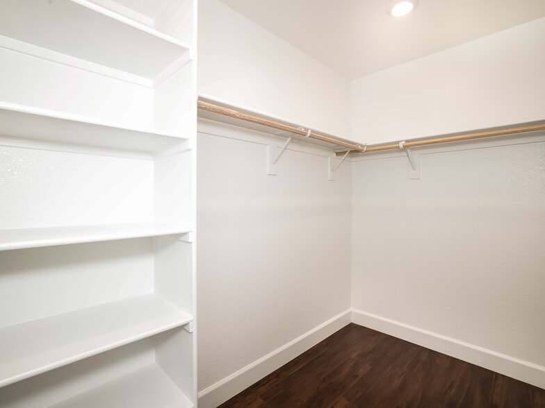 Building Photo - 6513 Enlightenment Dr