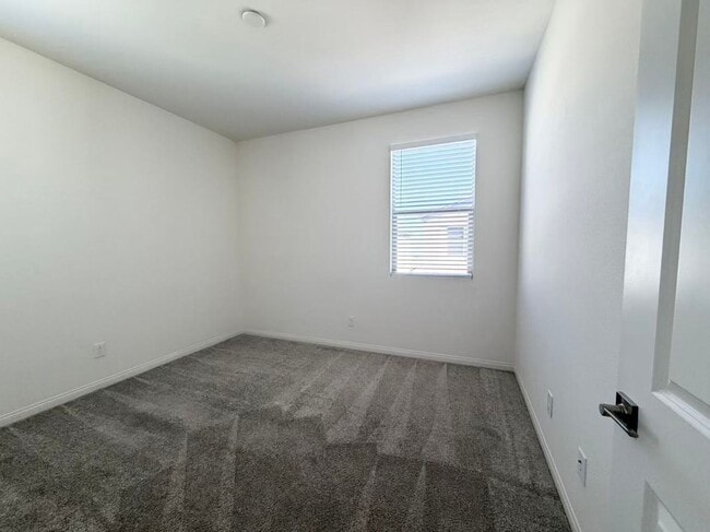 Building Photo - Wonderful 3-story single house in Kestrel Commons