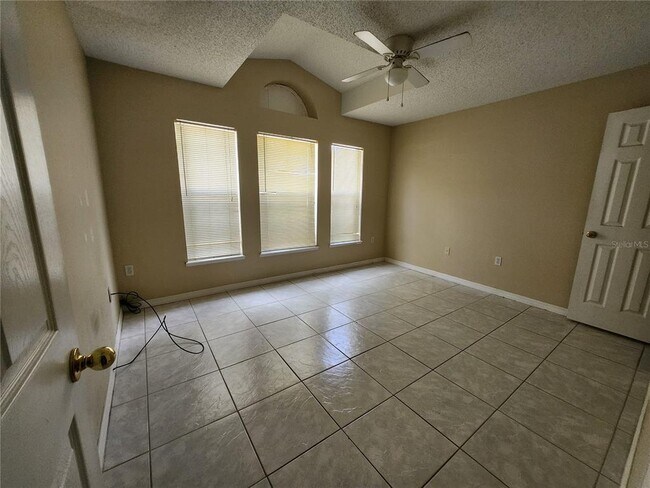 Building Photo - 3243 Hunters Chase Loop