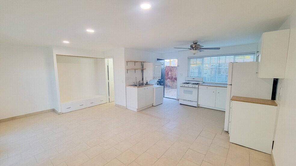 Building Photo - 5527 Baileya Ave