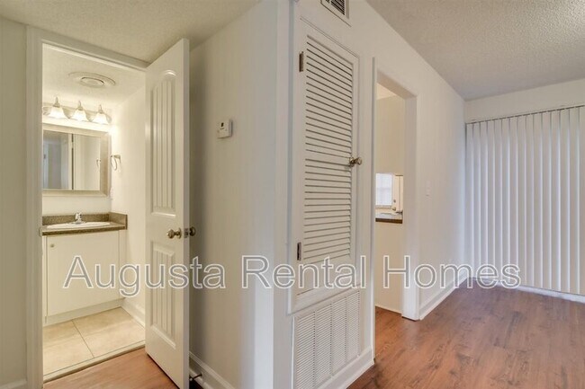 Building Photo - 2905 Arrowhead Dr
