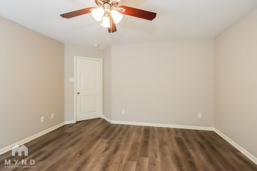 Building Photo - 15911 Newport Pl