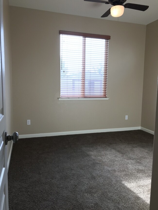 Building Photo - 1235 Bluegrass Ct