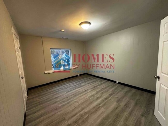 Building Photo - 610 Taylor Ave