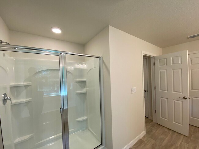 Building Photo - Great new rent on 4/2! Desirable SW Ocala Neighborhood 4/2/2 *WON'T LAST*
