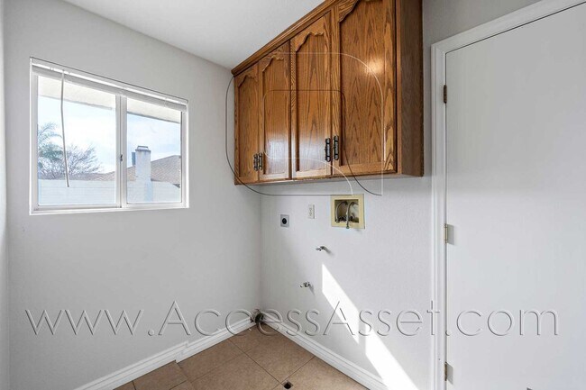 Building Photo - Hemet Rental with Attached Garage, Fireplace & Private Backyard