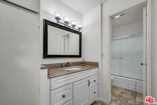 Building Photo - 7777 W 91st St