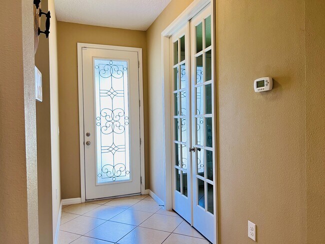 Building Photo - 537 Red Rose Ln
