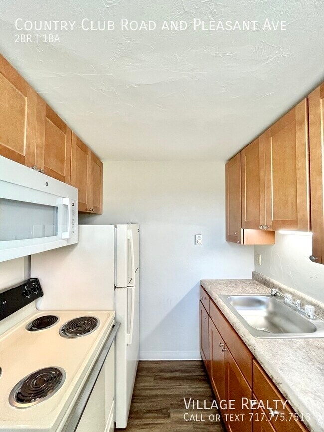 Building Photo - 615 Country Club Rd