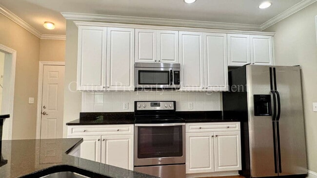 Building Photo - 8854 Plantation Landing Dr