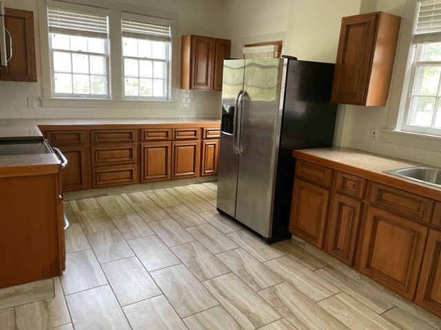 Building Photo - 1004 W 7th St