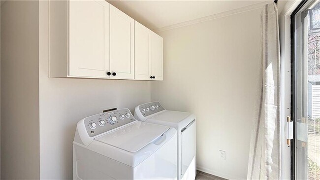 Building Photo - 7601 Foster St