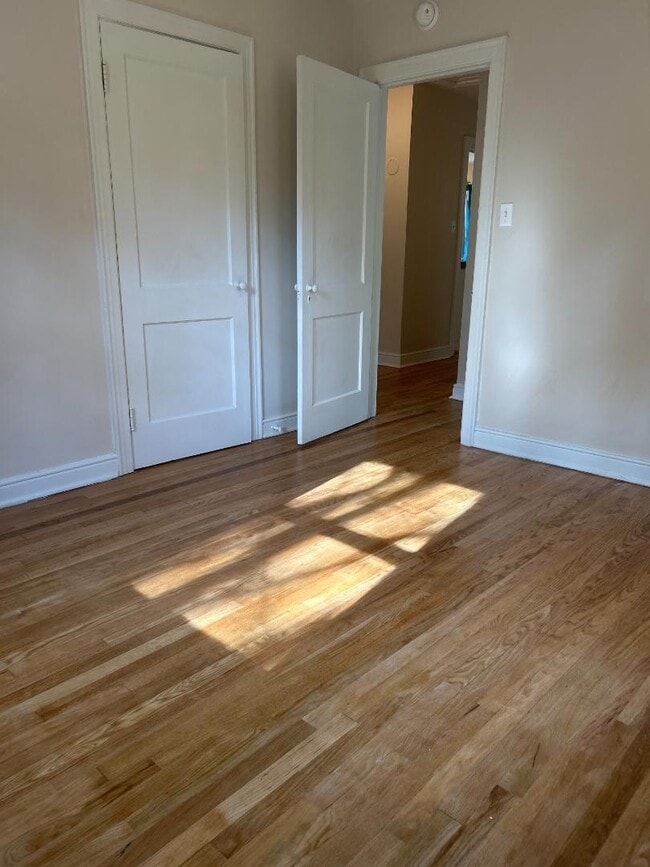 Building Photo - 1042 Peck Rd