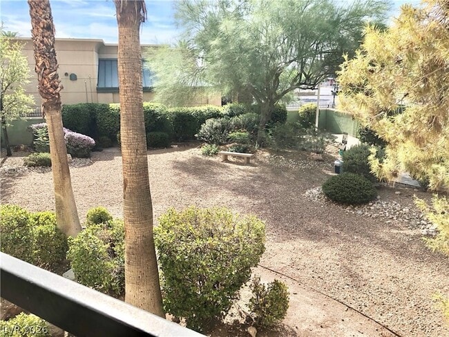 Building Photo - 270 E Flamingo Rd