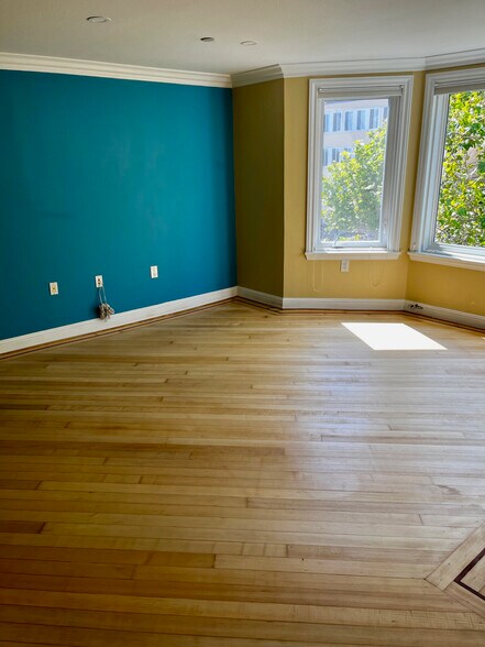 Living Room - 2016 Pacific Ave
