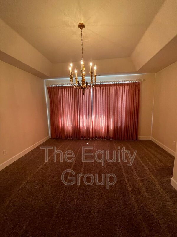 Building Photo - 608 W Evergreen Ct