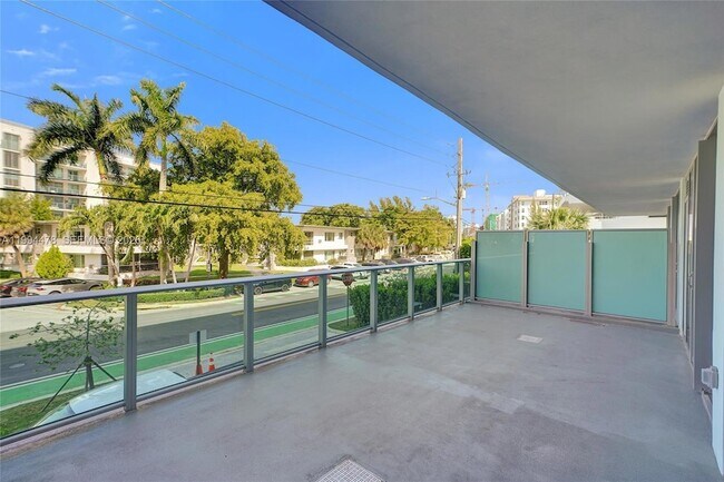 Building Photo - 9221 E Bay Harbor Dr